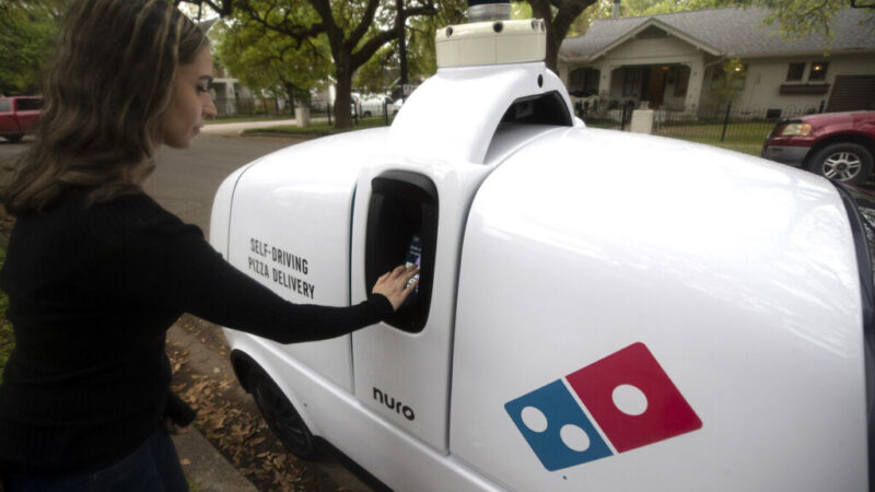 Domino’s faz delivery de pizzas com veículo autônomo