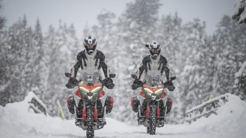 Nova Ducati Multistrada V4 enfrenta aventura no Círculo Polar Ártico