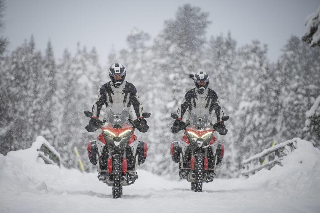 Nova Ducati Multistrada V4 enfrenta aventura no Círculo Polar Ártico