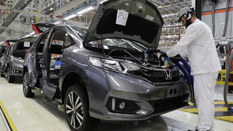 Falta de eletrônicos faz Honda suspender produção do Civic em Sumaré