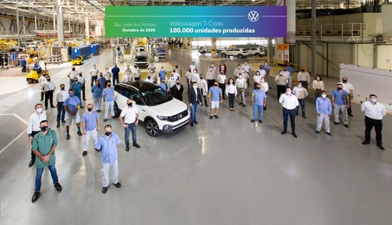 VW celebra marco de 100 mil unidades de T-Cross produzidas no Brasil
