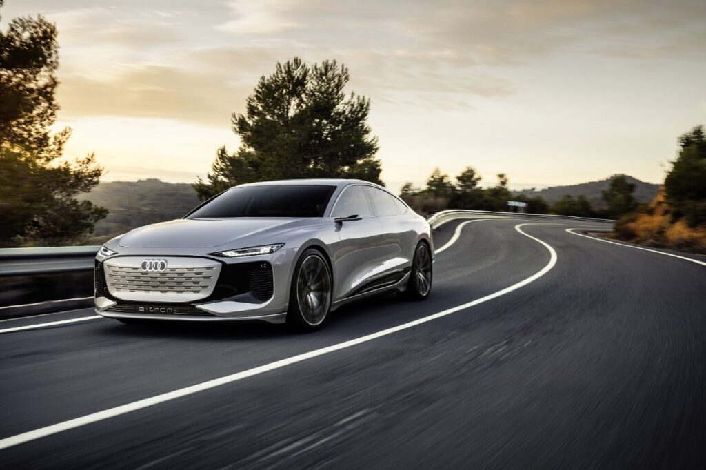 Audi apresenta o novo carro conceito A6 e-tron no Salão do Automóvel de Xangai 2021