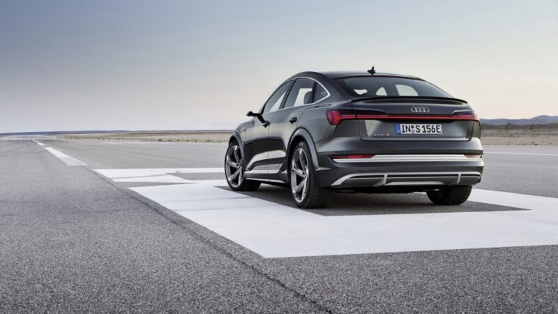 Audi e-tron S Sportback com três motores elétricos entra em pré-venda
