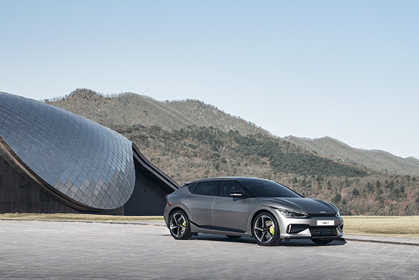 Kia EV6 redefine limites da mobilidade elétrica com design inspirador