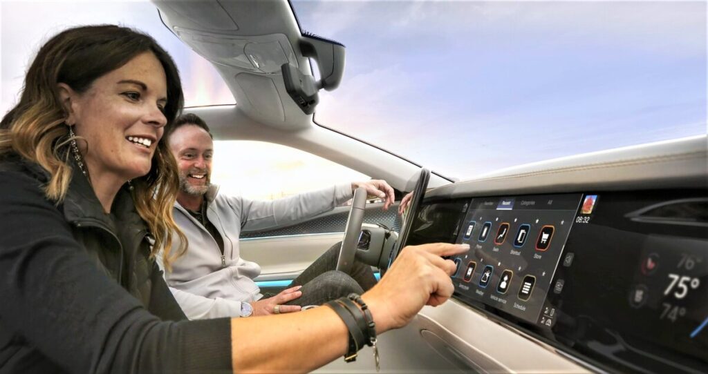 Stellantis e Foxconn se unem para fazer cockpit do futuro