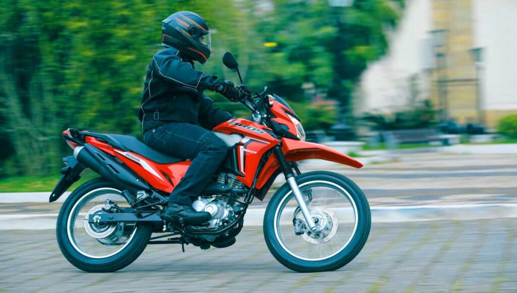 Venda de motos cai 8,8% em agosto após parada das fábricas