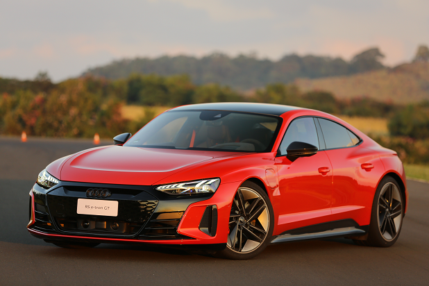 Audi do Brasil inicia entrega do esportivo elétrico RS e-tron GT para os primeiros clientes