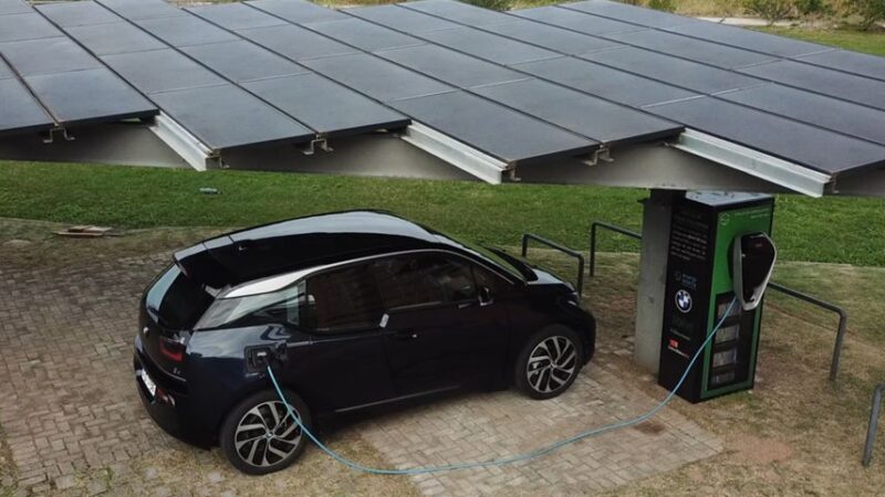 BMW Group Brasil cria sistema de recarga para carros elétricos alimentado por energia solar