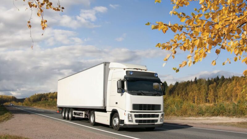 Venda de caminhões cresce 48,9% com participação de 51,47% do segmento de pesados