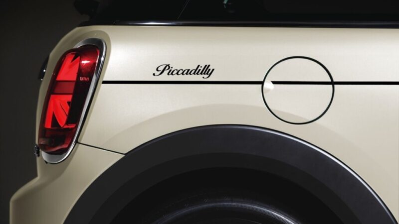 MINI Cooper S Top Piccadilly reúne estilo, tradição e muito charme
