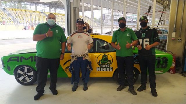 Piloto promove reciclagem em corridas no Autódromo de Interlagos