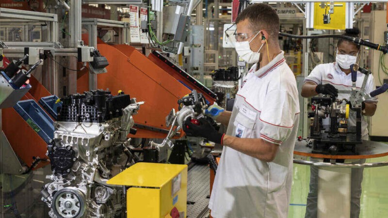 Stellantis vai fabricar motores híbridos e elétricos no Brasil