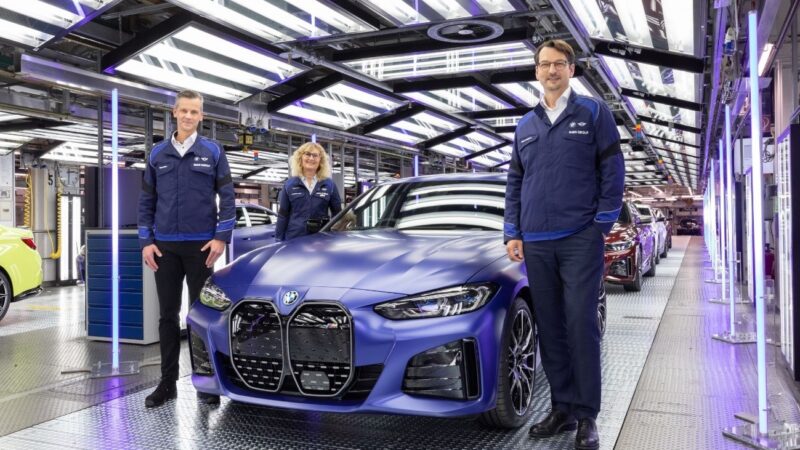 BMW i4 começa a ser produzido na Alemanha e desembarca no Brasil em 2022