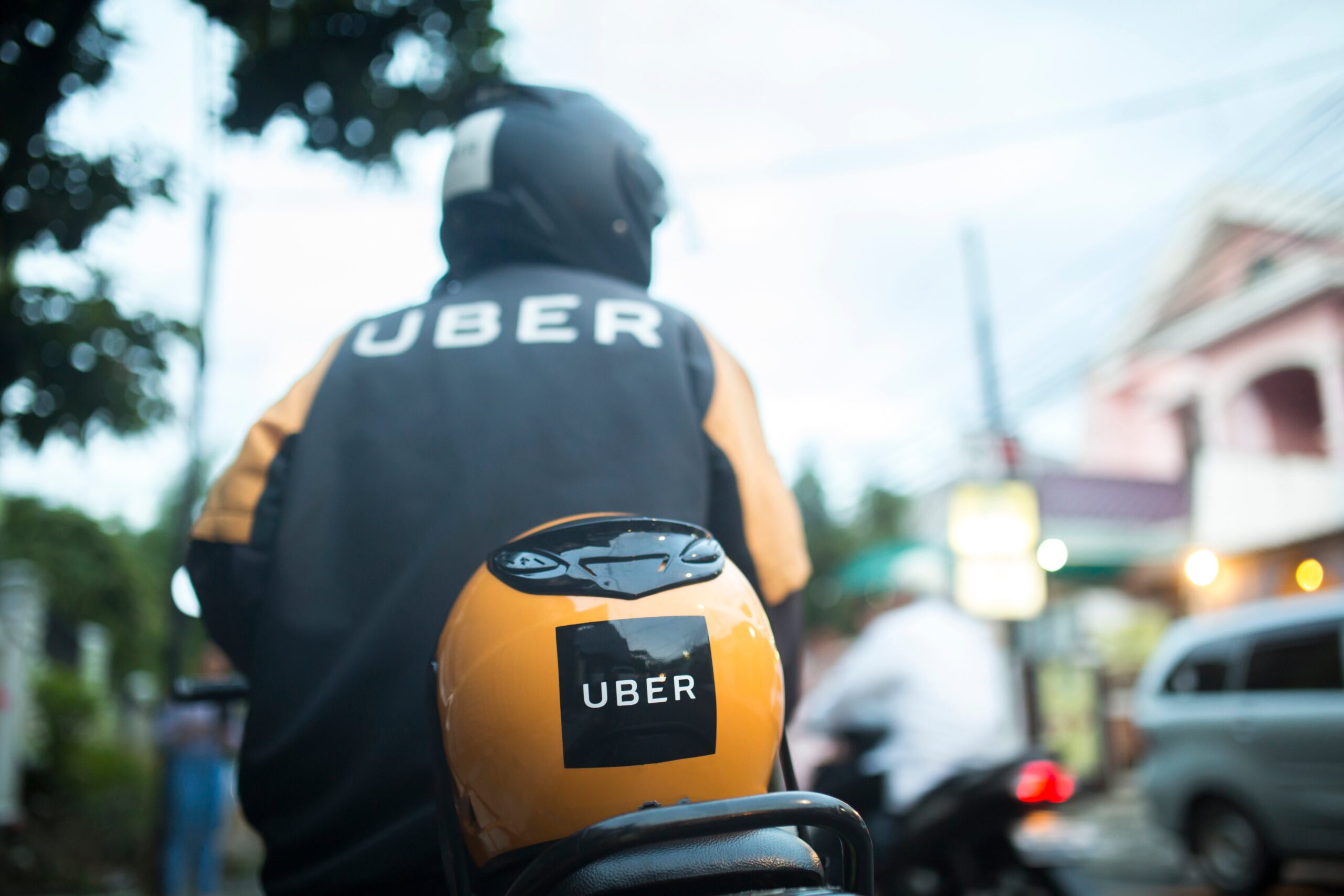Uber lança viagens com moto em mais 17 cidades do país