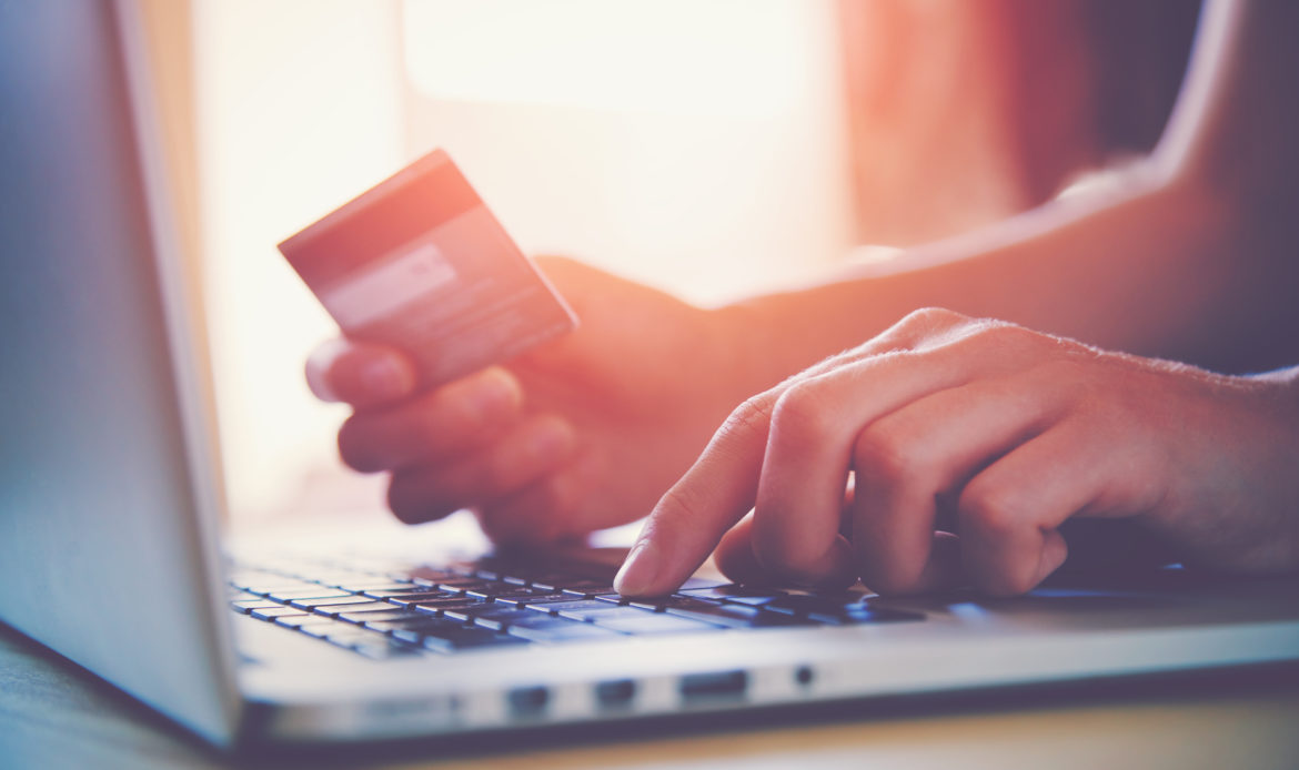 E-commerce atingiu receita de R$ 260 bi em 2021, superando a dos shoppings centers