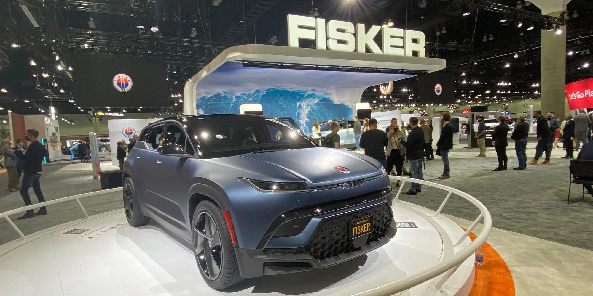 SUV elétrico da Fisker vai chegar em três versões, uma delas com painéis solares