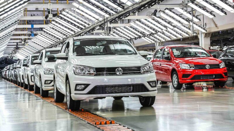 Volkswagen tem quase 3 mil carros inacabados à espera de peças
