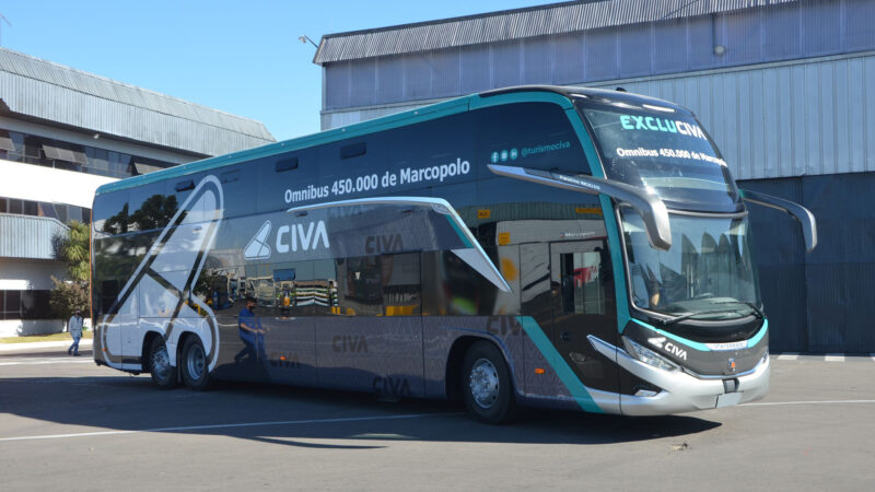 Marcopolo comemora produção do ônibus 450 mil