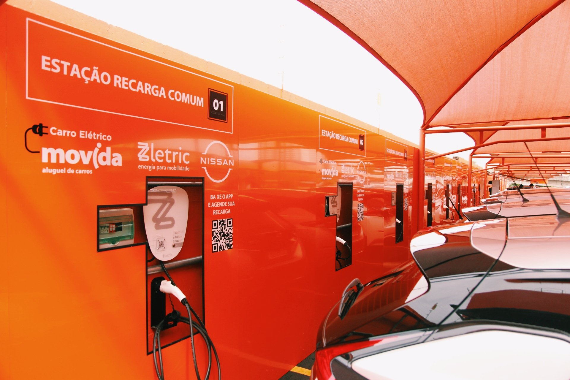 Movida inaugura primeira loja-conceito com carregadores para carros elétricos