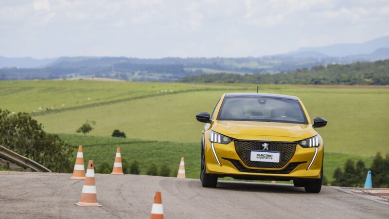 Peugeot participa de primeiro evento em pista no Brasil para veículos 100% elétricos