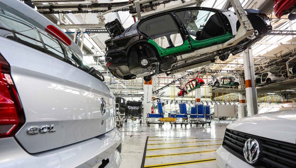 Volkswagen vai parar 4 fábricas e esgota estoque de carros Proconve L6
