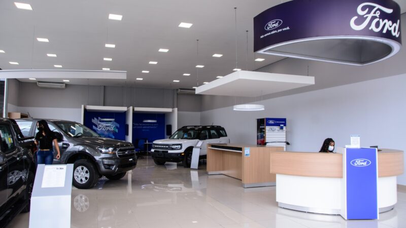 Ford muda identidade visual de suas lojas