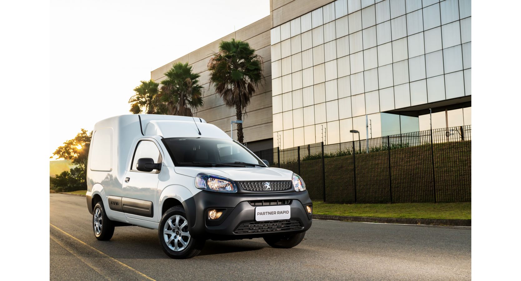 Peugeot amplia gama de veículos utilitários com Partner Rapid