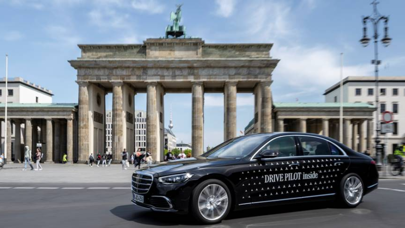 Mercedes-Benz é o primeiro fabricante a certificar sistema de condução autônoma SAE nível 3