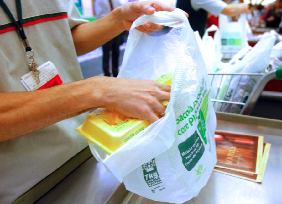 Proibição de sacolas bioplásticas seria retrocesso para desenvolvimento sustentável