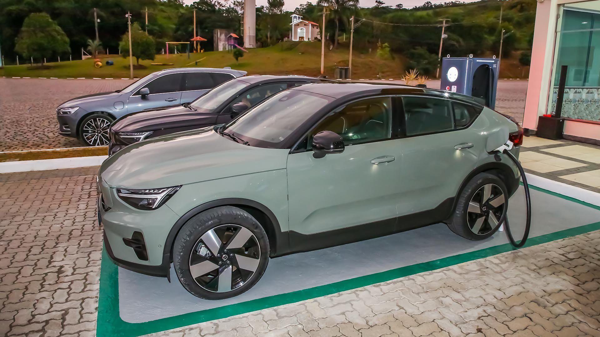 Volvo abre ponto de recarga em rodovia e reforça estratégia de eletrificação