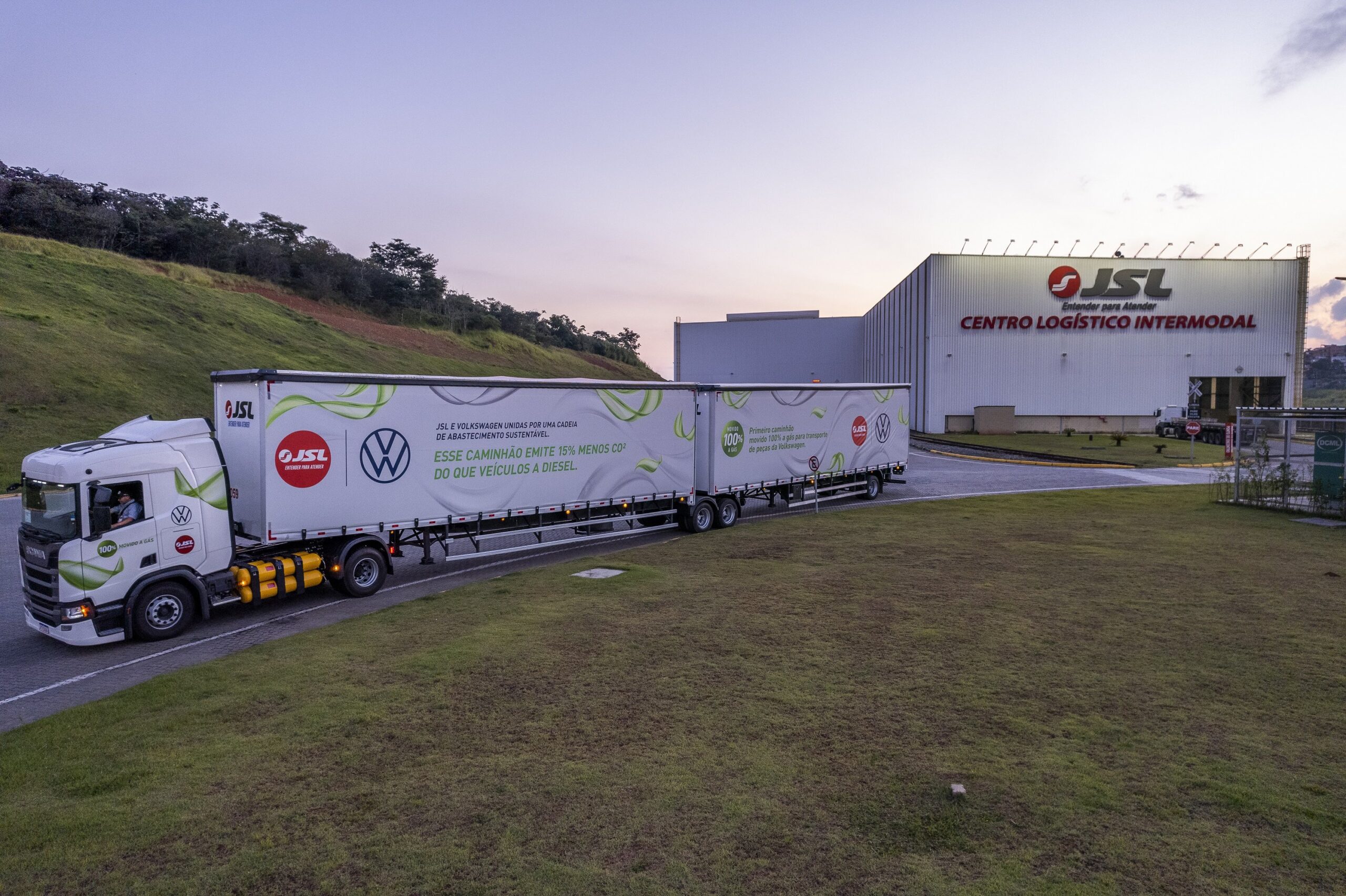 JSL e Volkswagen adotam uso de caminhão 100% a gás