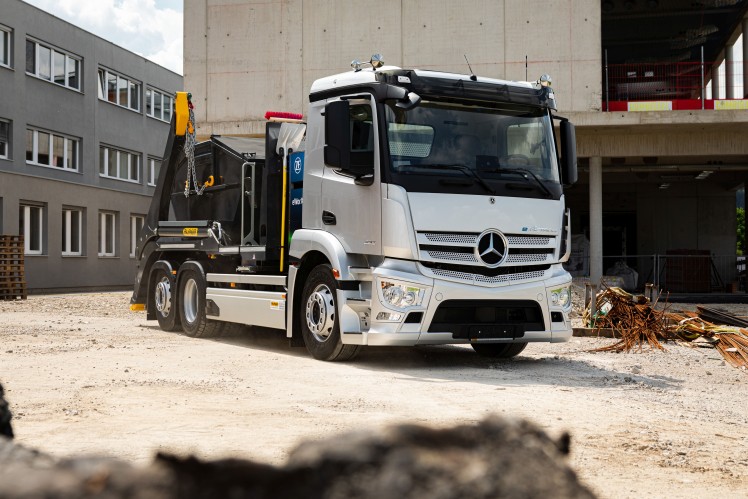 ZF e Mercedes-Benz Trucks equipam caminhões elétricos com tomada de força eWorX