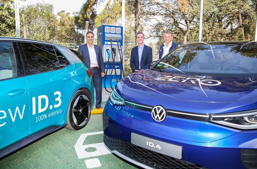 VW e Raízen inauguram posto de recarga em fábrica do ABC