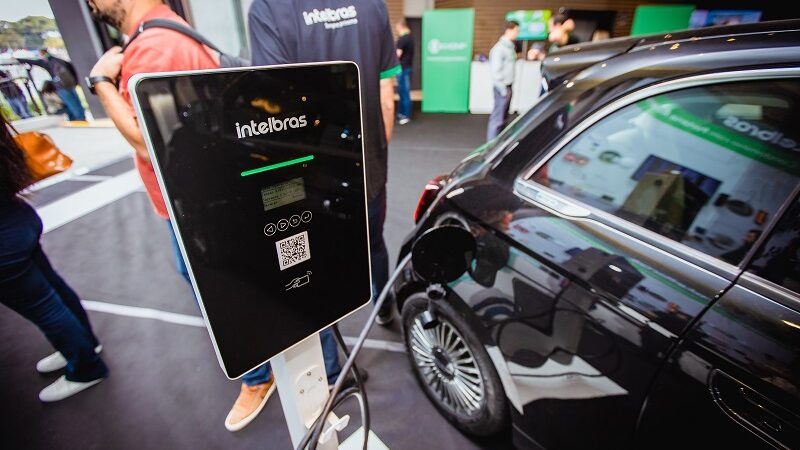 Intelbras entra no mercado de mobilidade com carregadores para veículos elétricos