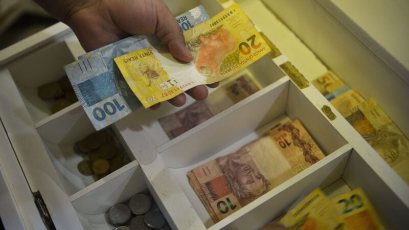 Salário mínimo de R$ 1.412 entra em vigor nesta quinta-feira
