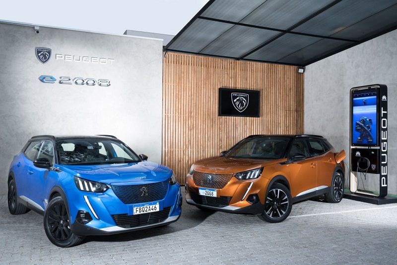Peugeot inaugura estações de veículos elétricos compartilhados