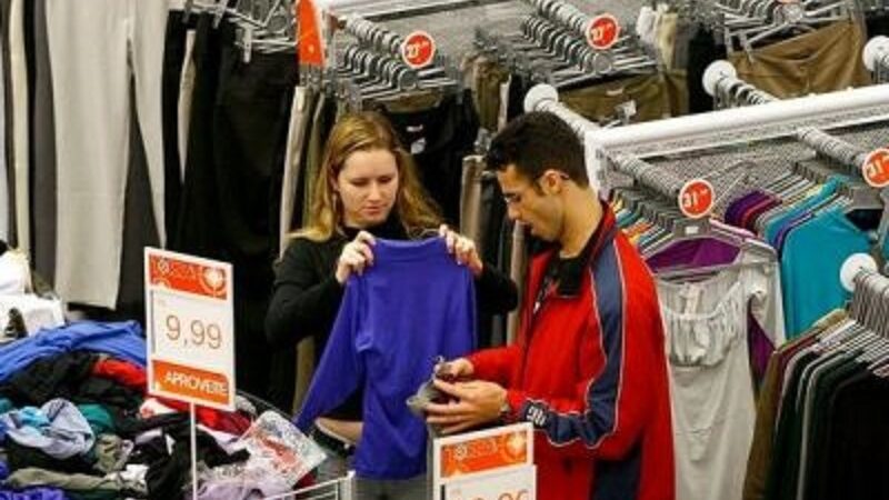 Confiança do consumidor tem nova queda em janeiro, diz ACSP
