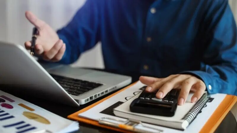 Calculadora Sebrae ajuda os donos de pequenos negócios a calcularem os custos mensais de seus empréstimos