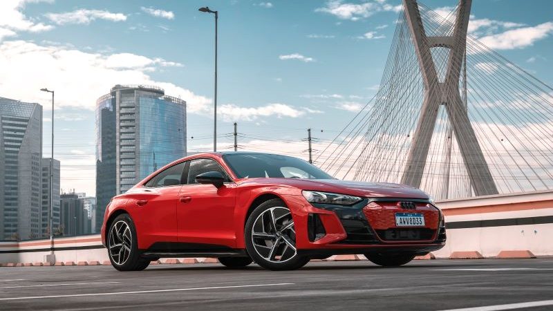 Audi lança e-tron GT com experiência na pista de Interlagos