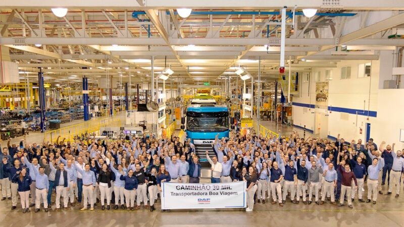 DAF produz 30 mil caminhões e cresce 18,2% em vendas