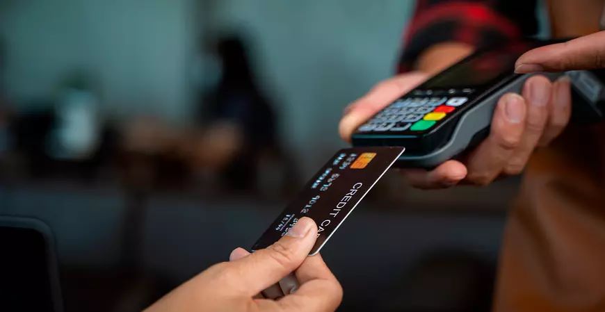 Empresas que usam máquina de cartão de crédito estão obrigadas a entregar a EFD-Reinf