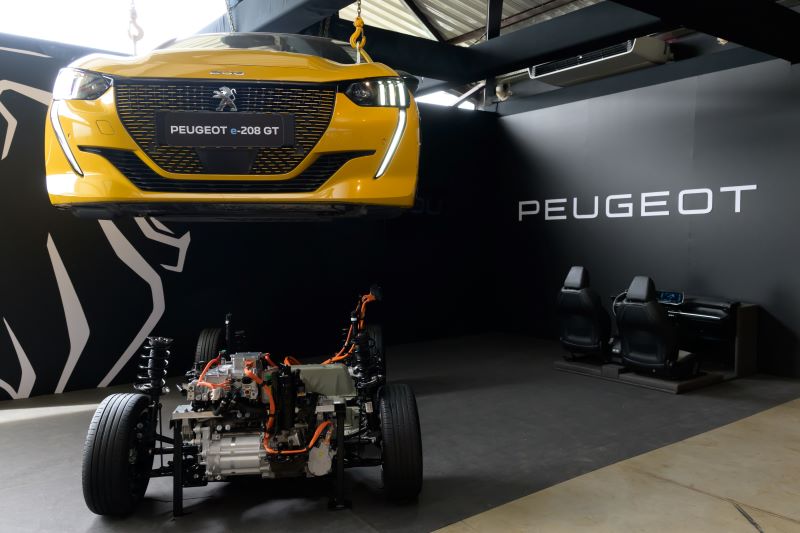 Peugeot desmonta carro elétrico e apresenta no Eletric Experience