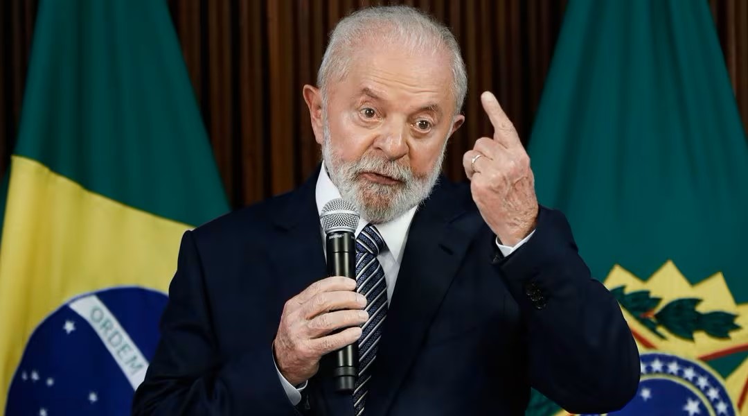 Salário mínimo: Lula assina decreto que aumenta valor para R$ 1.412 a partir de 1º de janeiro
