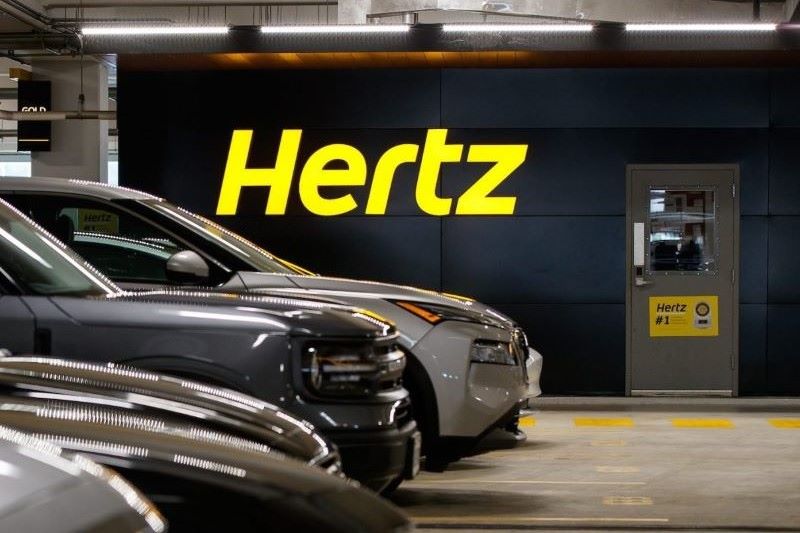 Locadora Hertz volta atrás e troca carros elétricos por modelos a gasolina