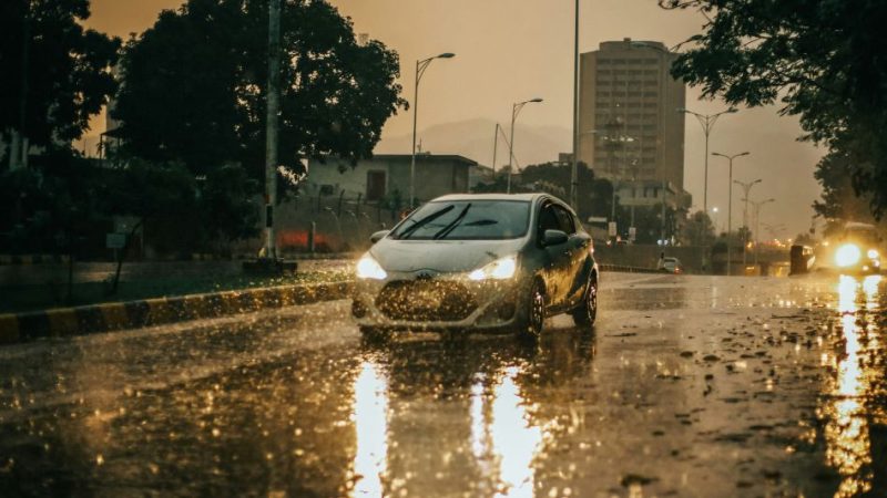 Direção segura: 8 cuidados ao conduzir sob chuva