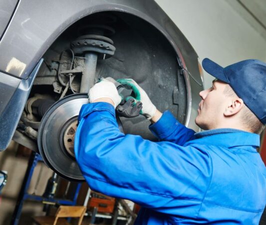 Cuidados na manutenção para garantir integridade das tubulações do sistema de freio