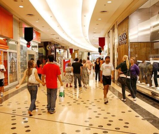 Ida de clientes às lojas de shoppings e ruas cai no primeiro trimestre