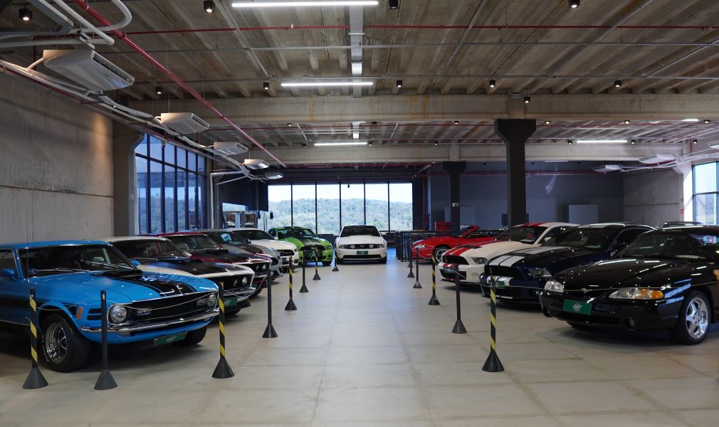 Dream Car Museum expõe 25 exemplares de várias gerações de Mustang
