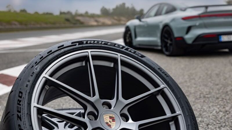 Pirelli amplia gama Elect com dois novos pneus P Zero para Porsche Taycan