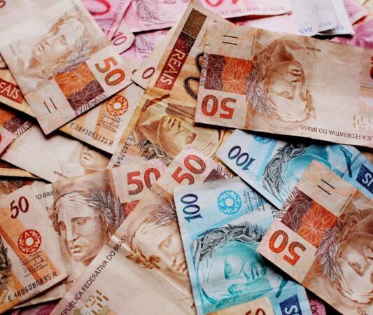 Governo de SP define salário mínimo estadual de R$ 1.640